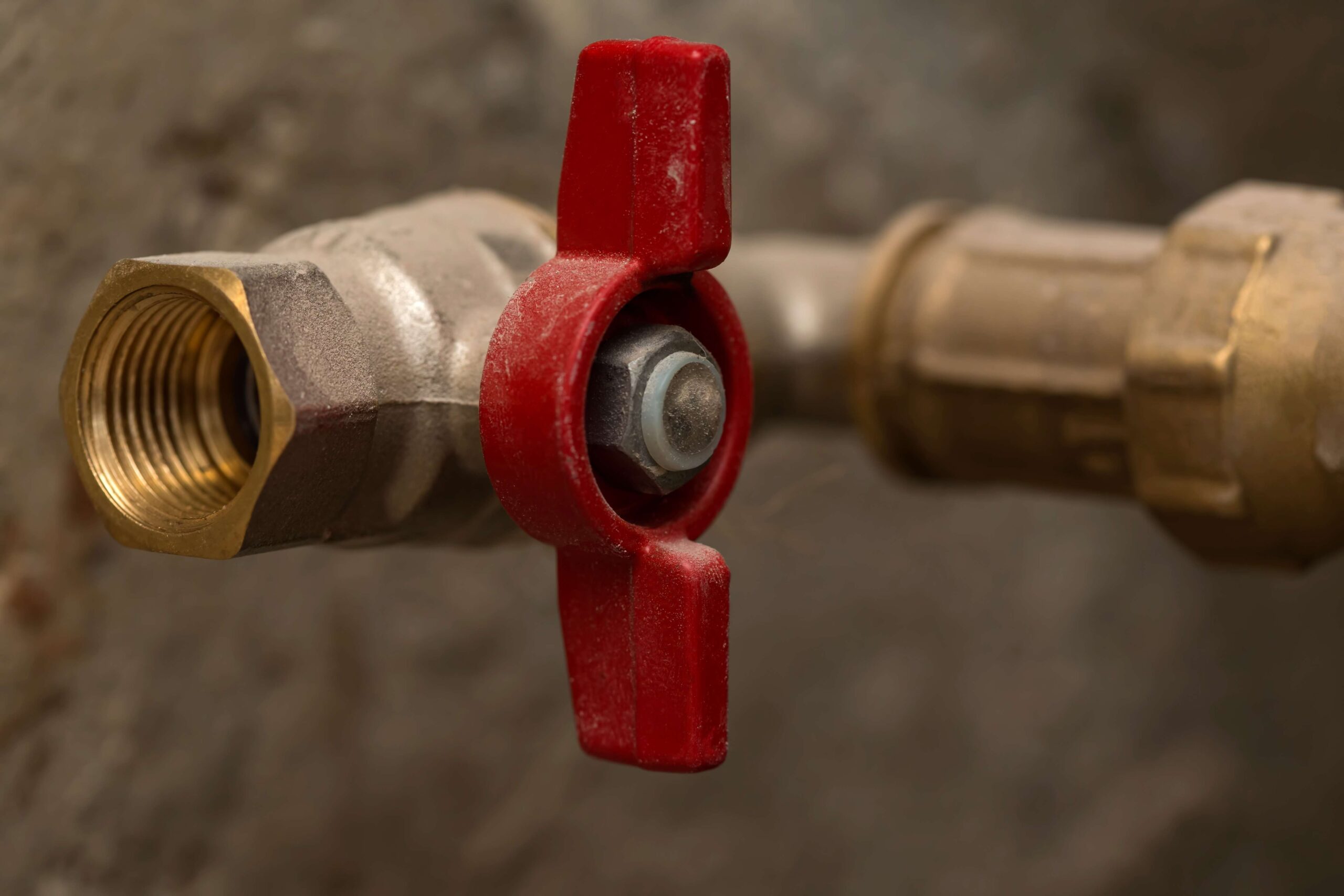 http://closed-red-ball-valve-brass-on-pipe