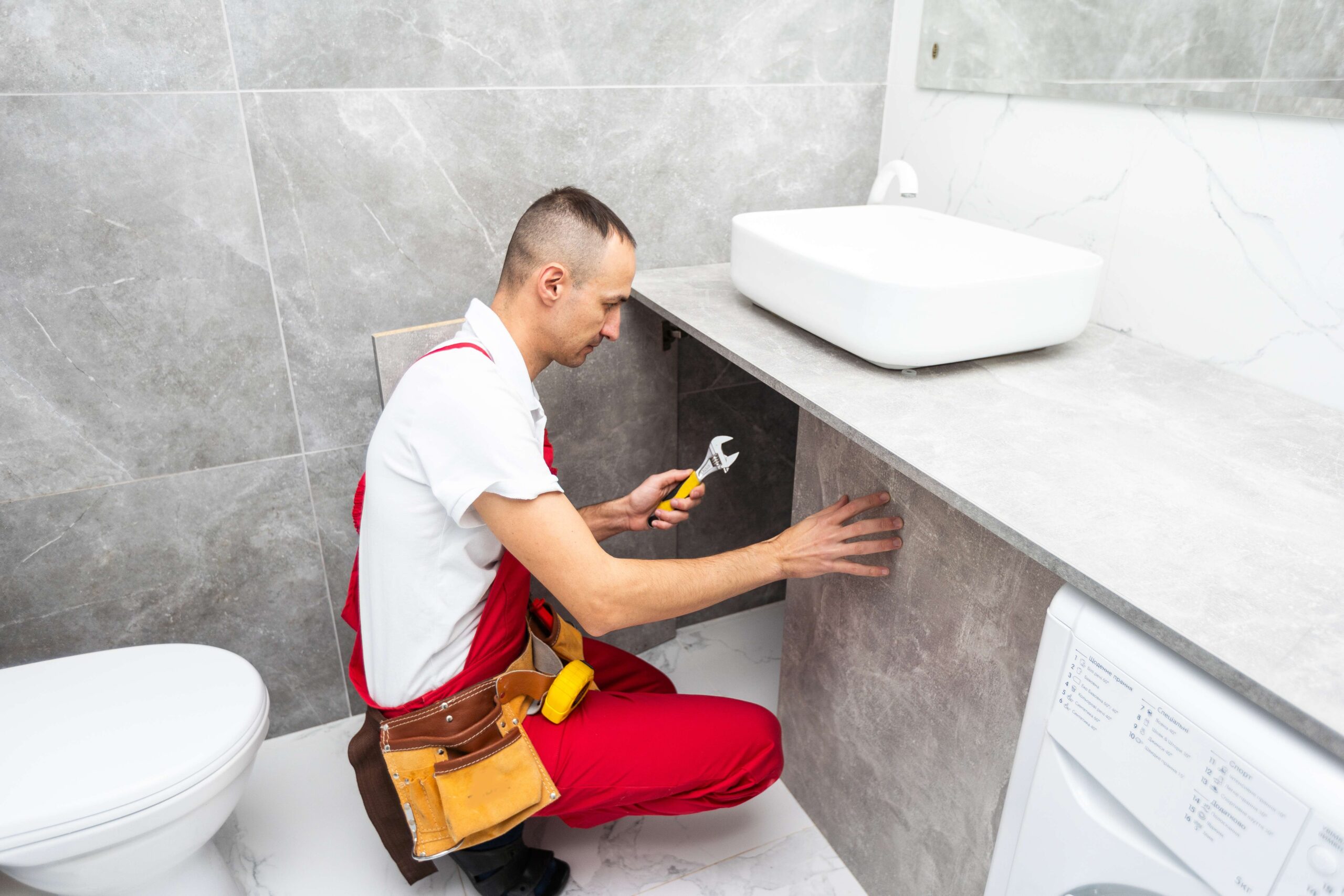 http://plumber-man-at-work-in-bathroom-fix-repair-service